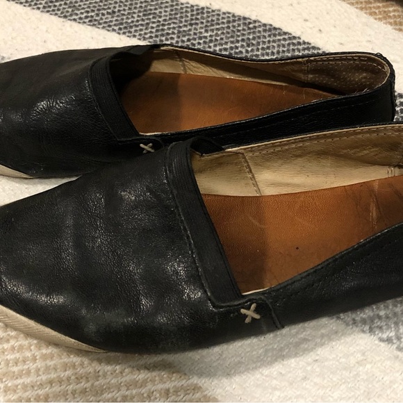 Women slip on leather black size 9 black Frye loafers. - Picture 2 of 7